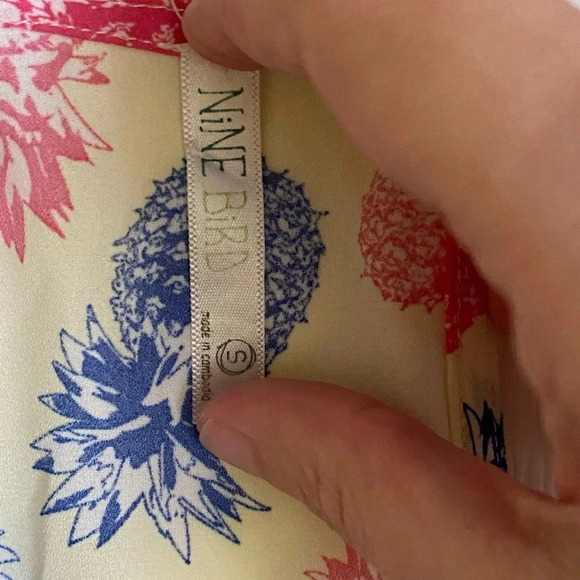 Pineapple tank top size small - Picture 6 of 8